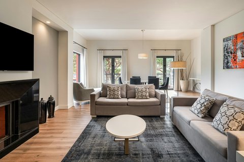 Living Area, Deluxe 2 Bedroom Suite Garden View