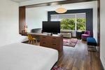 Savvy, Suite, 1 King, Sofa bed, Memorial Bell view