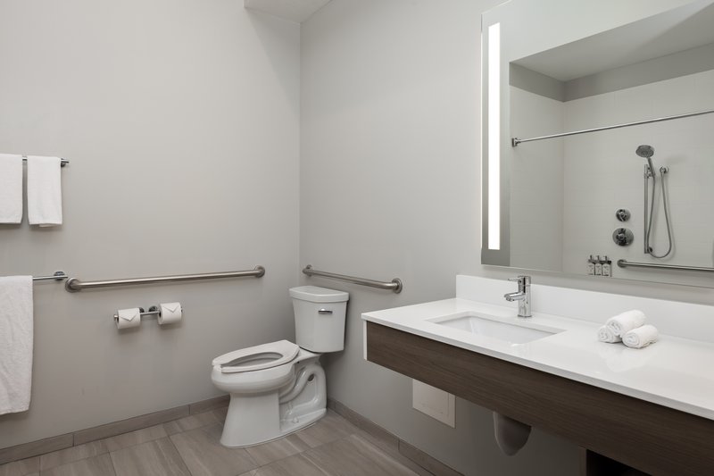 Holiday Inn Express and Suites Hawaiian Gardens