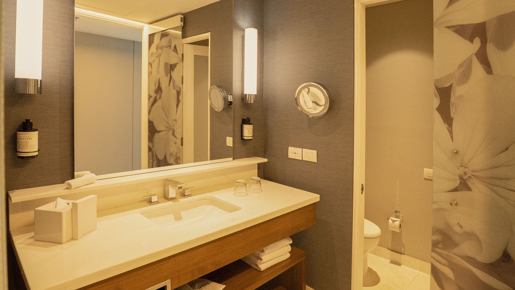 Hotel InterContinental Cartagena Room Type - 1 King Classic High Floor Ocean View Hotel InterContinental Cartagena Room Type - 1 King Classic High Floor Ocean View