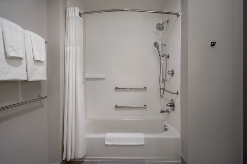 Holiday Inn Express and Suites Muskegon – Grand Haven