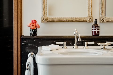 City King Room Bathroom