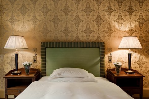 City Queen Room