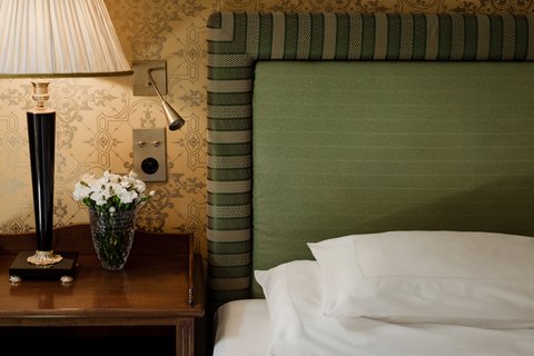 City Queen Room