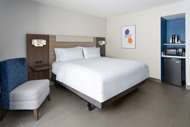 Holiday Inn Express and Suites Augusta East