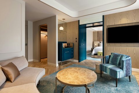 Junior Suite 1King living room
