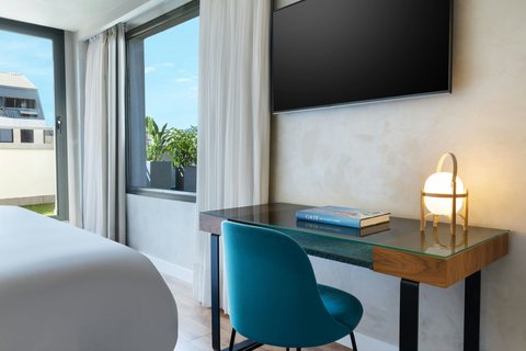 Grand Terrace Desk