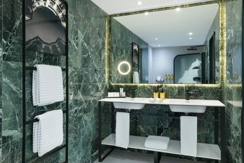 Grand Terrace Bathroom