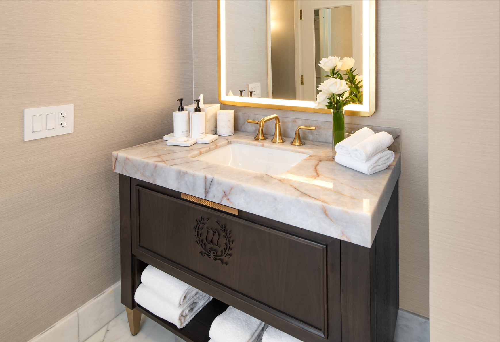 Willard InterContinental Washington Room Type - 1 King Junior Suite Washington Monument View