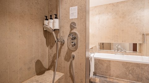 King Premium Club Lounge Access