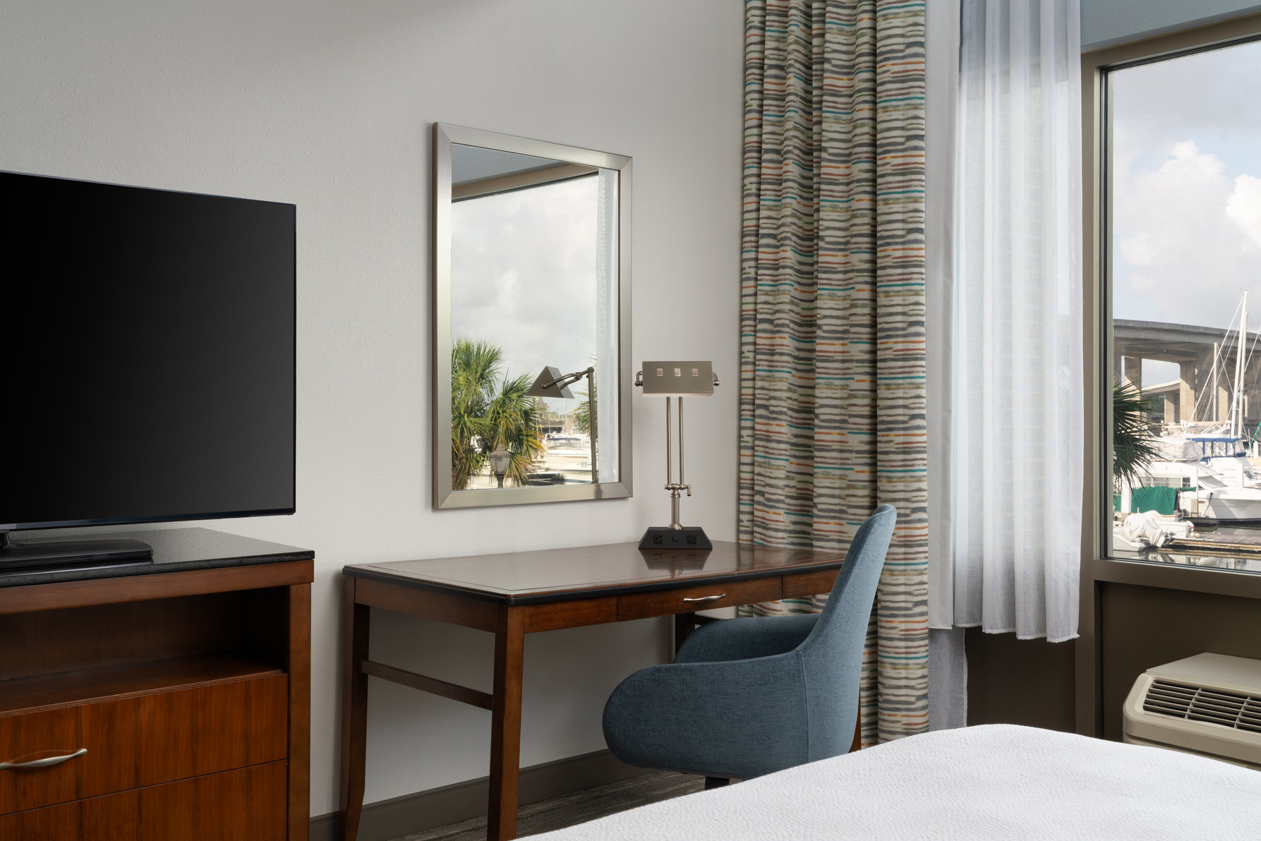 Hilton Garden Inn Charleston Waterfront/Downtown Room Type - 1 KING WATERVW HEARING ACC