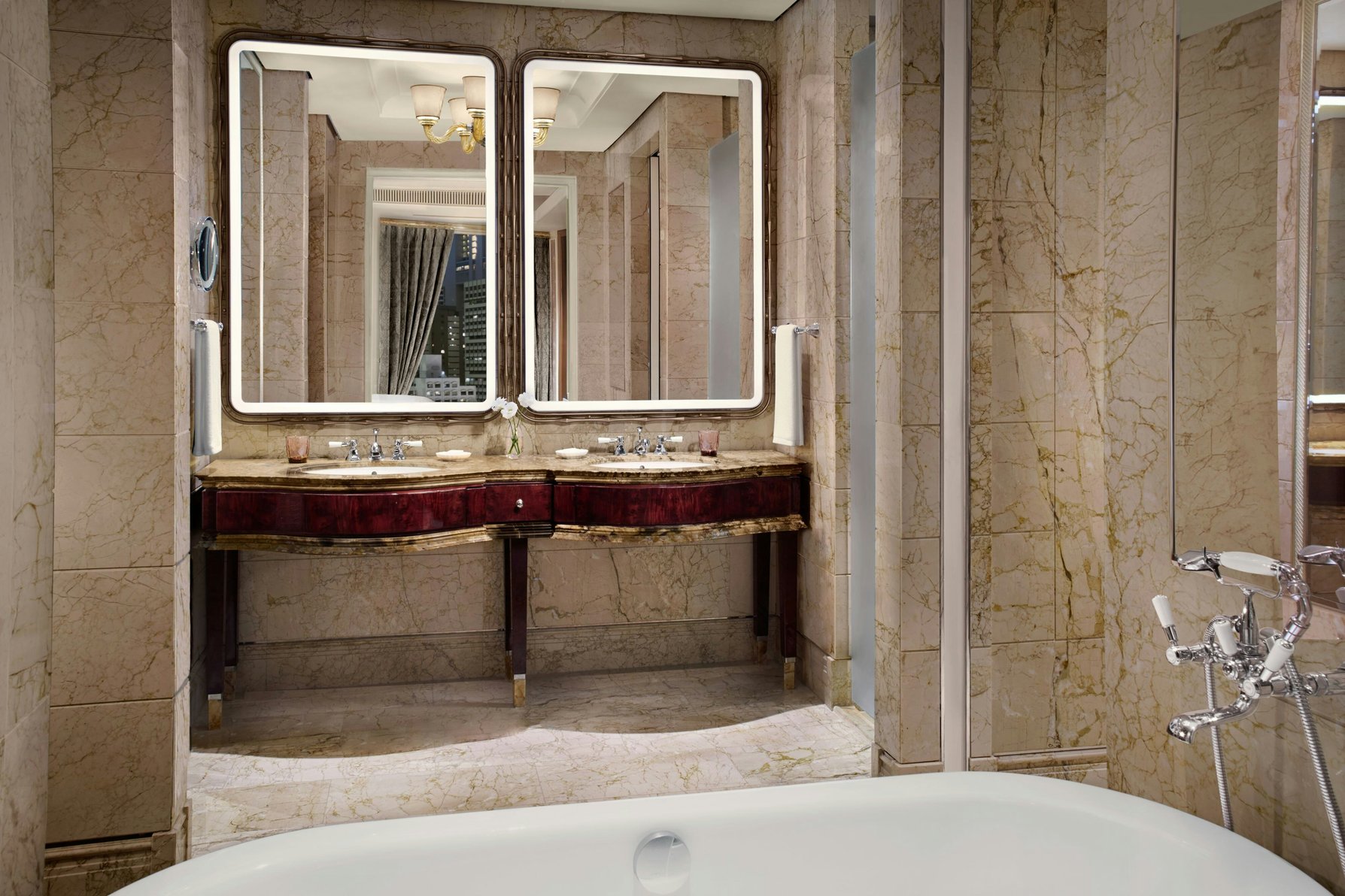 The St. Regis Singapore Room Type - St. Regis, Suite, 1 King, Botanical Garden view
