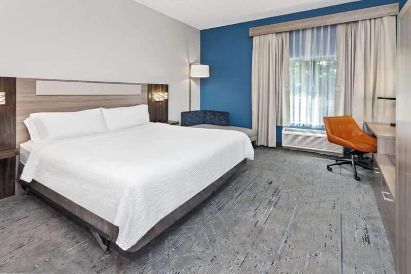 HOLIDAY INN EXP STES HILLSIDE