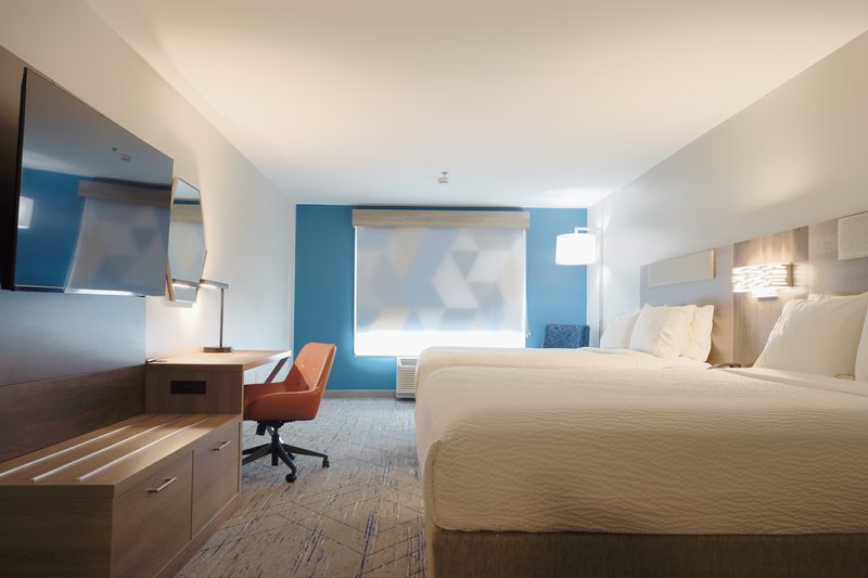 Holiday Inn Exp and Stes Smith