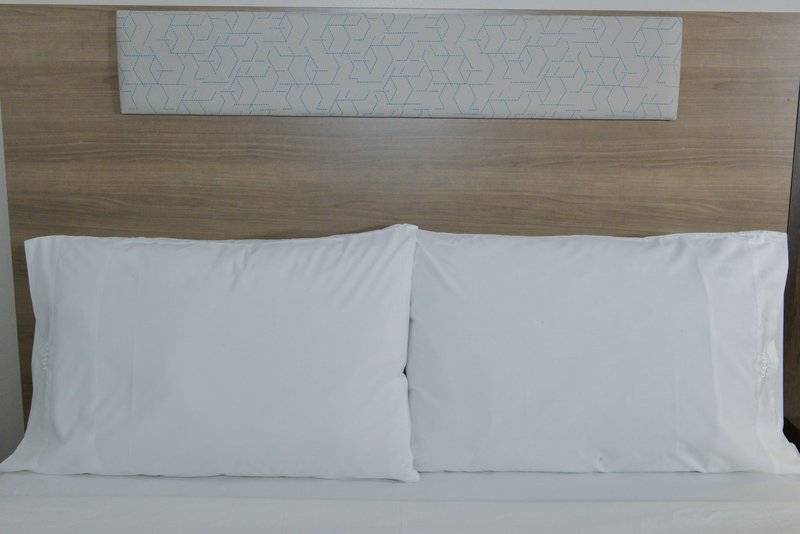 HOLIDAY INN EXP SUITES EASTON