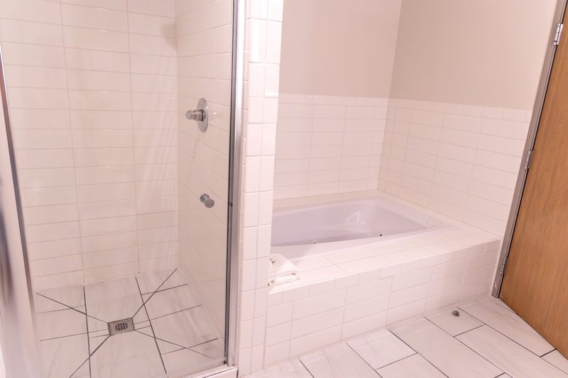 1KING BEDROOM 2 QUEEN BEDROOM NONSMOKING