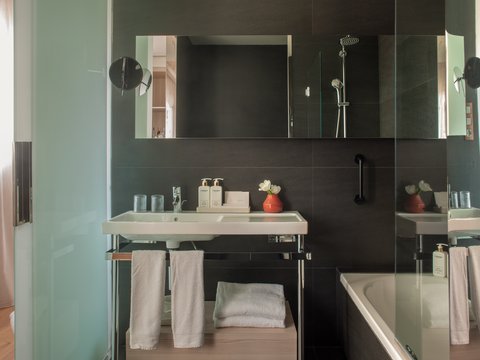 Classic Room - Bathroom
