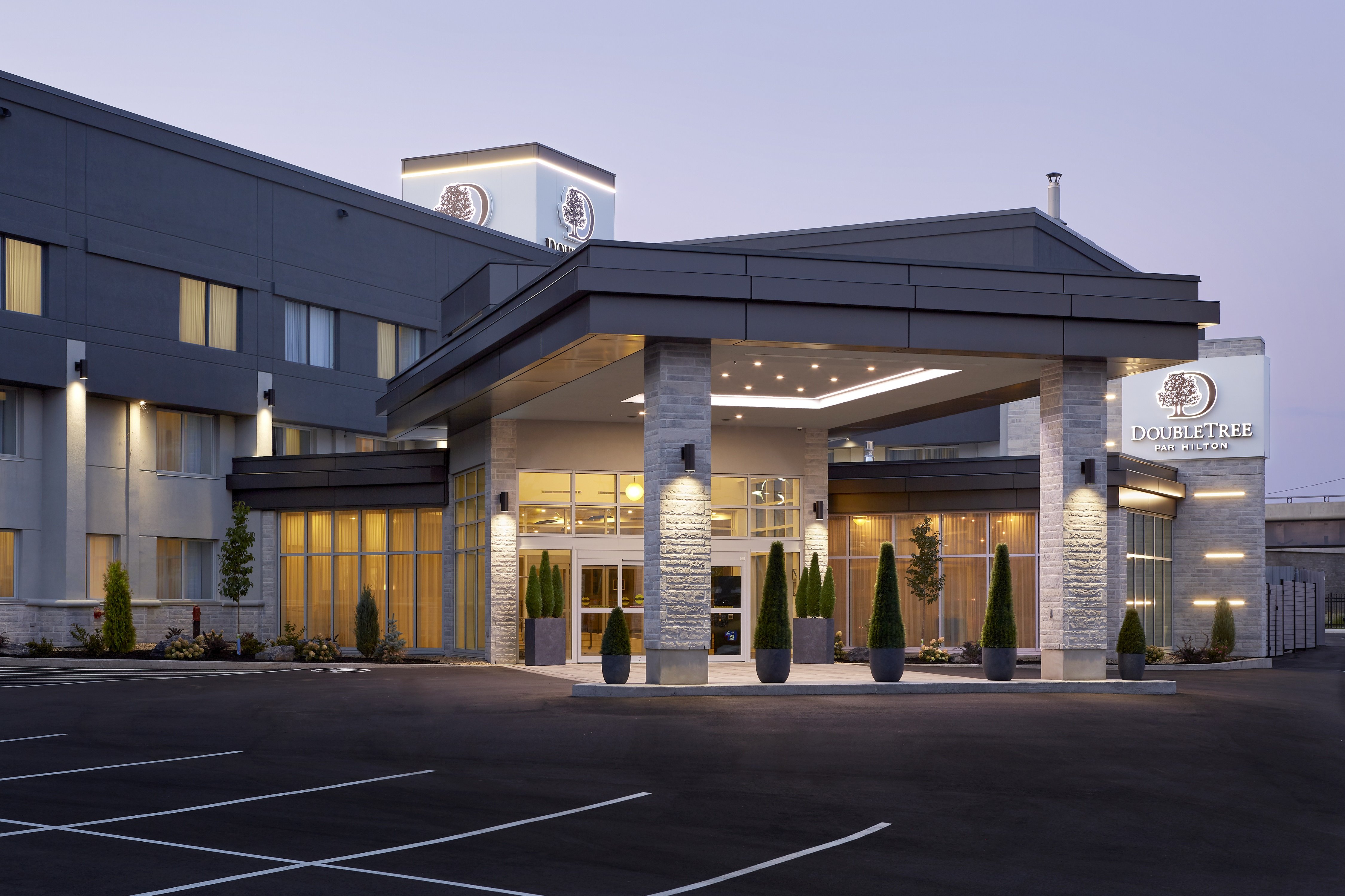 DoubleTree by Hilton Montreal Airport