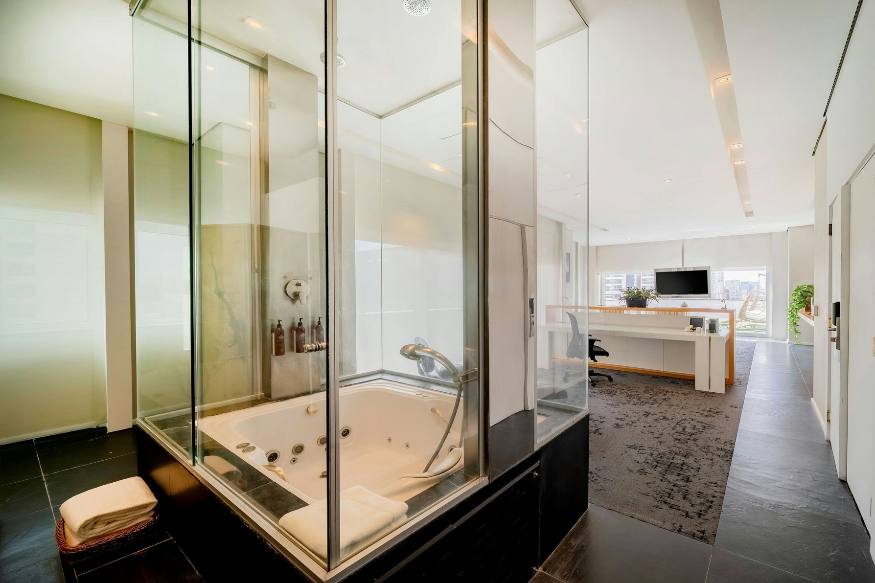 Sheraton Sao Paulo WTC Hotel Room Type - Master, Suite, 1 King