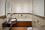 Superior, Larger Guest room, 1 King, Garden view