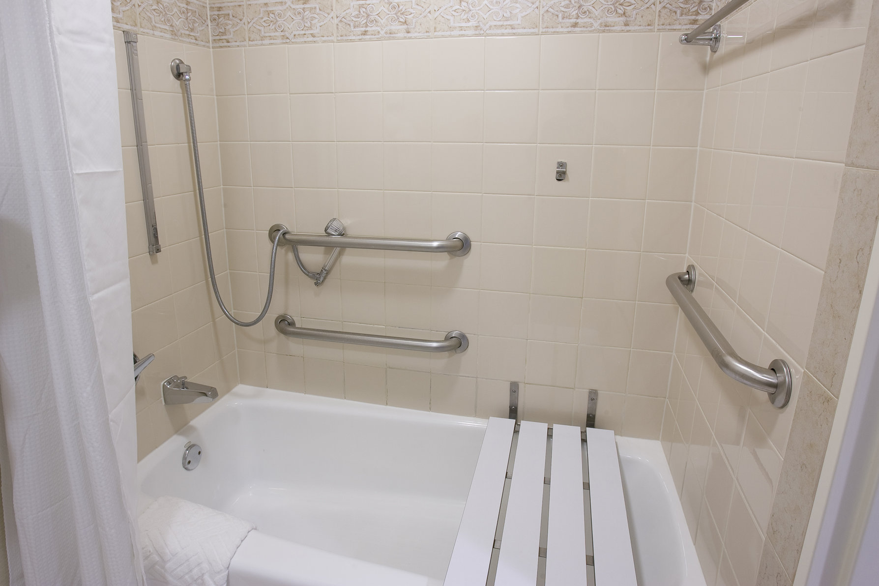 Hilton New Orleans Riverside Room Type - PREM 2 QNS MOB HR ACC TUB