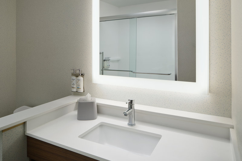 Holiday Inn Express and Suites Brunswick