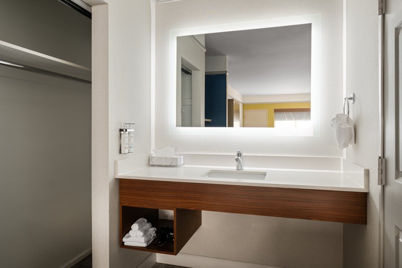 HOLIDAY INN EXP STE SAN DIMAS