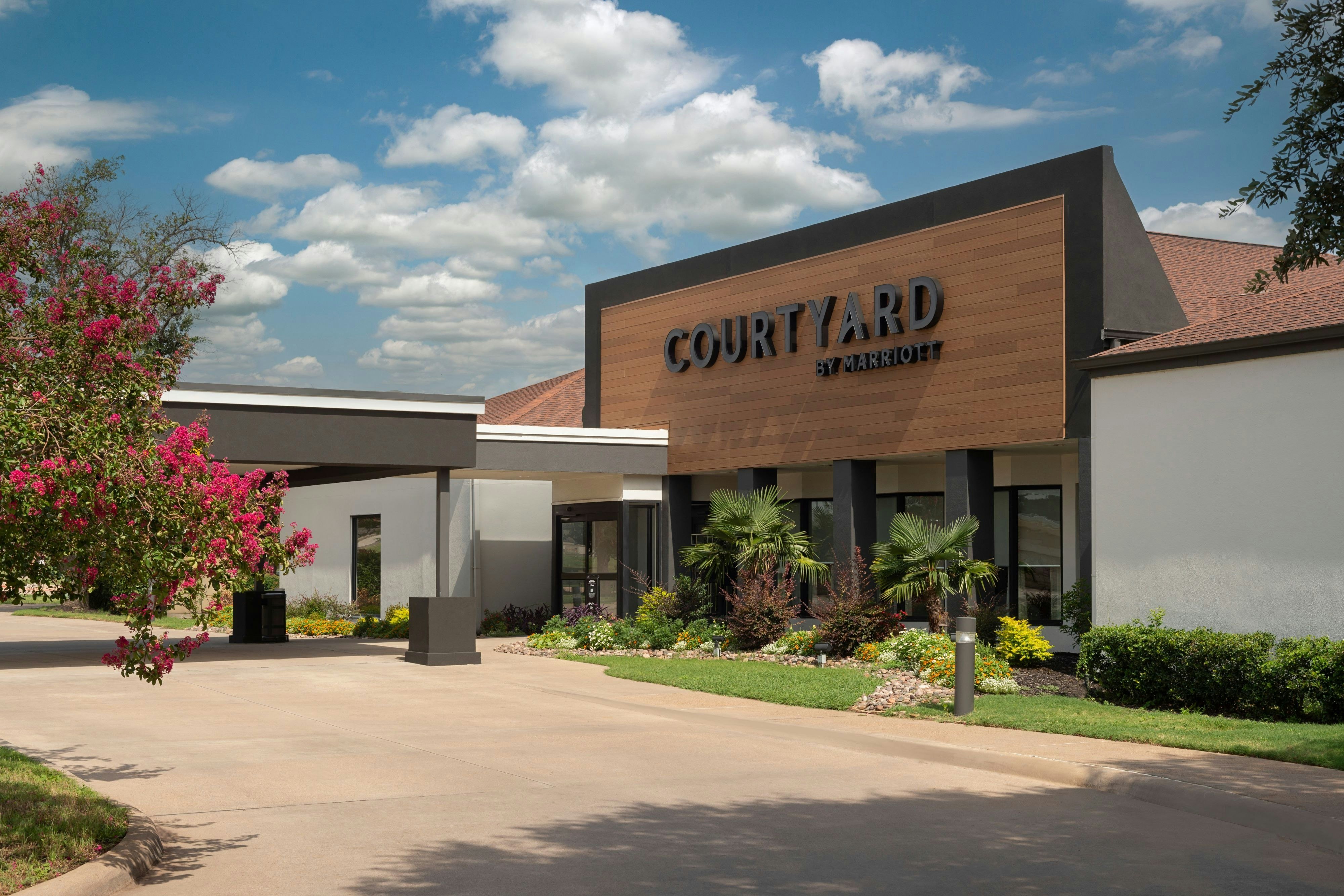 Courtyard Dallas-Fort Worth/Bedford