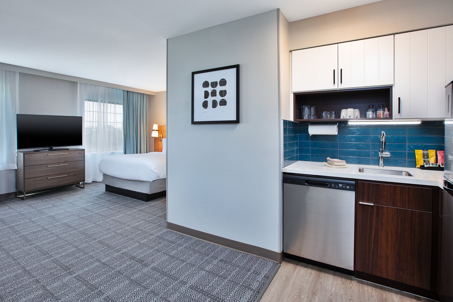 Staybridge Suites BISMARCK, an IHG hotel Room Type - 1 Queen Bed Studio Suite Walk In Closet
