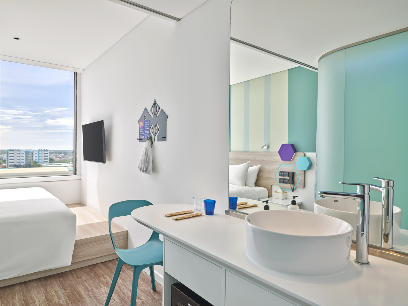 Tru by Hilton Tam Ky City Centre Room Type - KING GUEST RM W SOFA BED