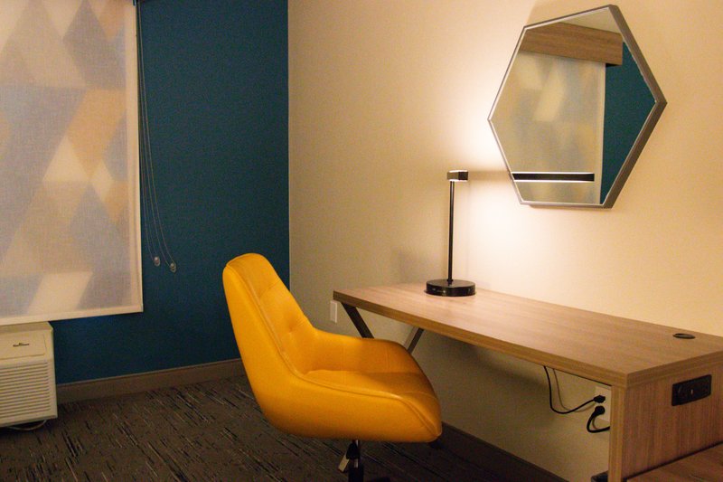 HOLIDAY INN EXP STES LATHAM