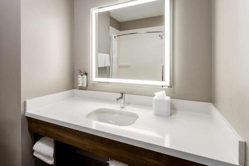 HOLIDAY INN EXP STES EAST DEWI