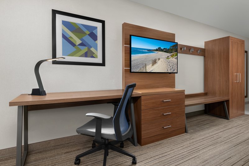 HOLIDAY INN EXPRESS MARINA