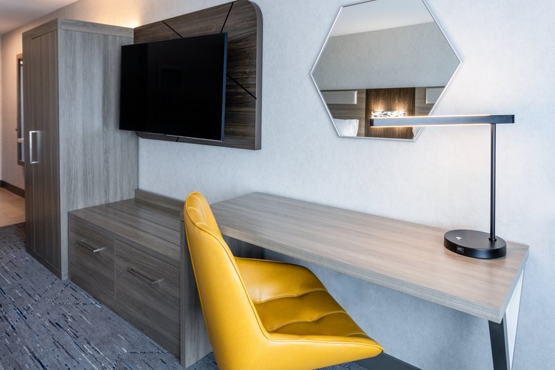 HOLIDAY INN EXP STES EAST DEWI