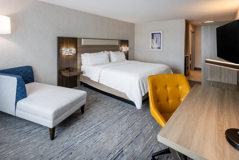 HOLIDAY INN EXP STES EAST DEWI