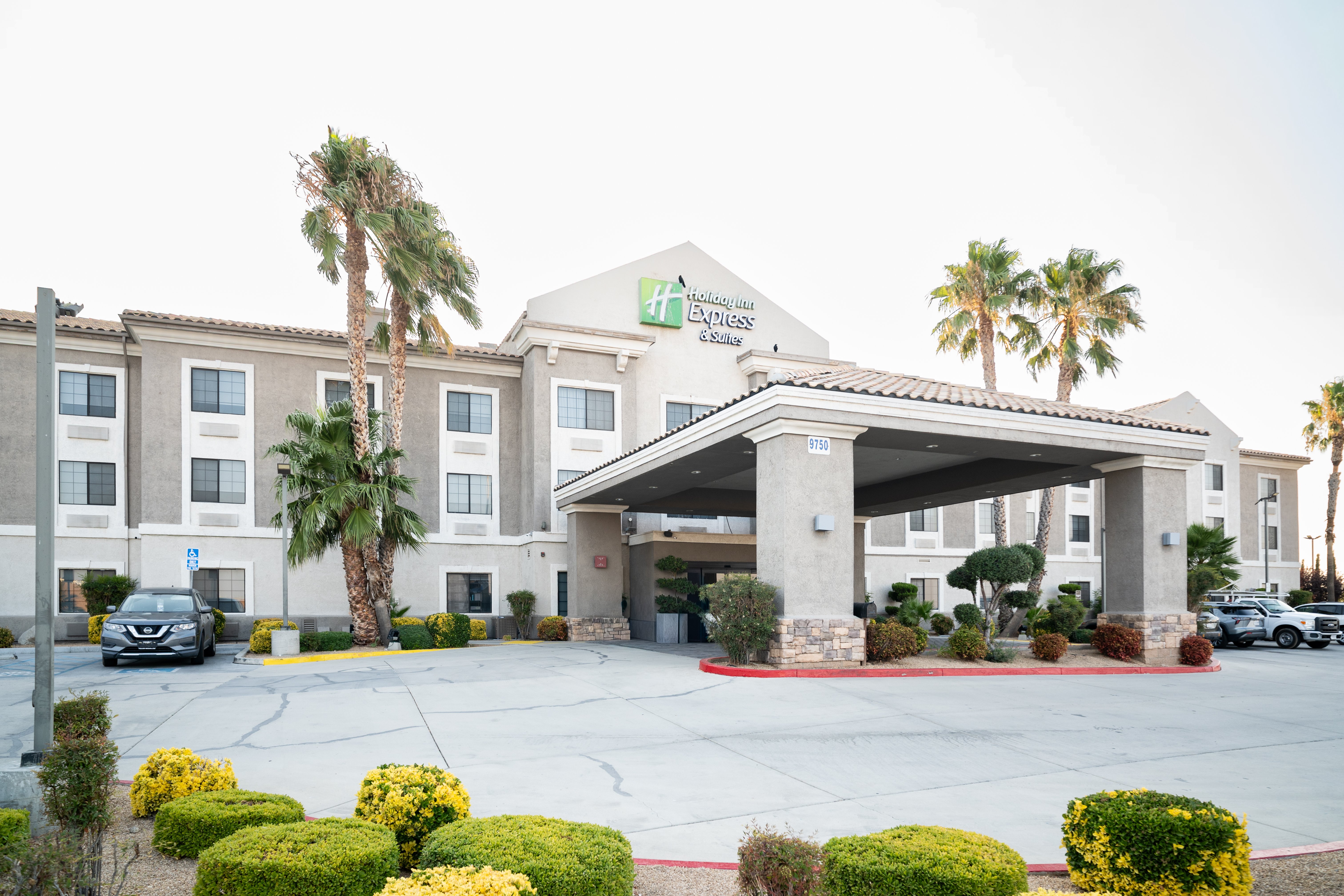 Holiday Inn Express Hotel & Suites