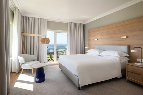 Ocean Premium King Suite Bedroom