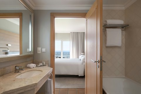 Suite Guest Bathroom