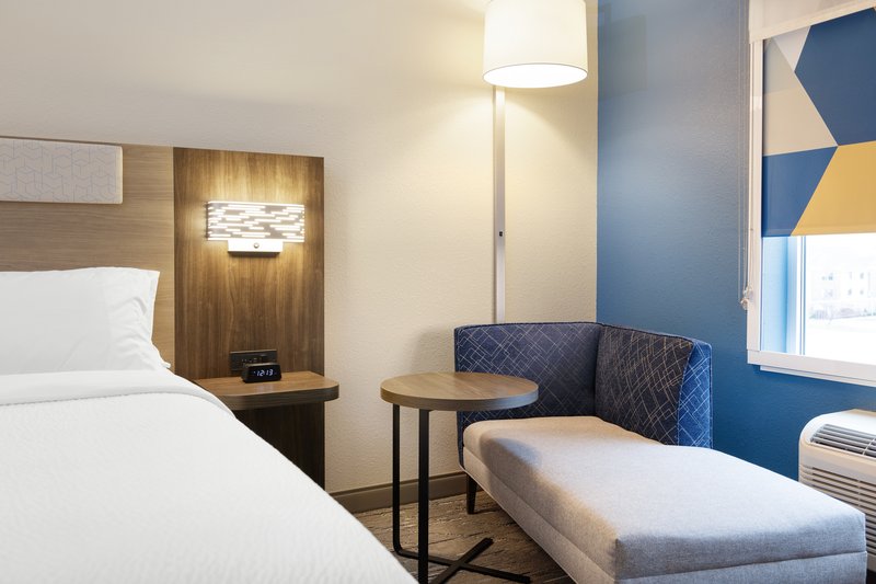 HOLIDAY INN EXP KENNESAW