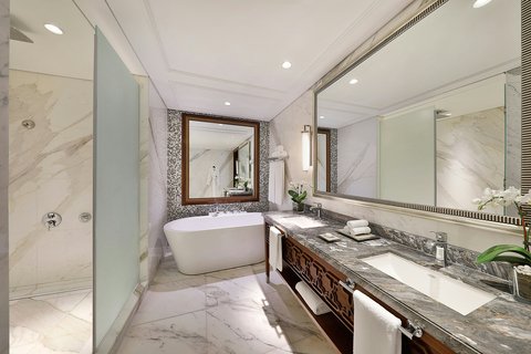 Family Suite - Bathroom