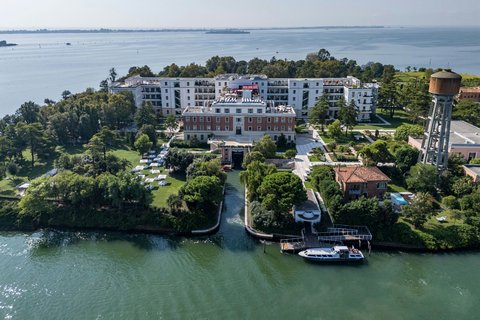 Resort View Island Entrance Main building