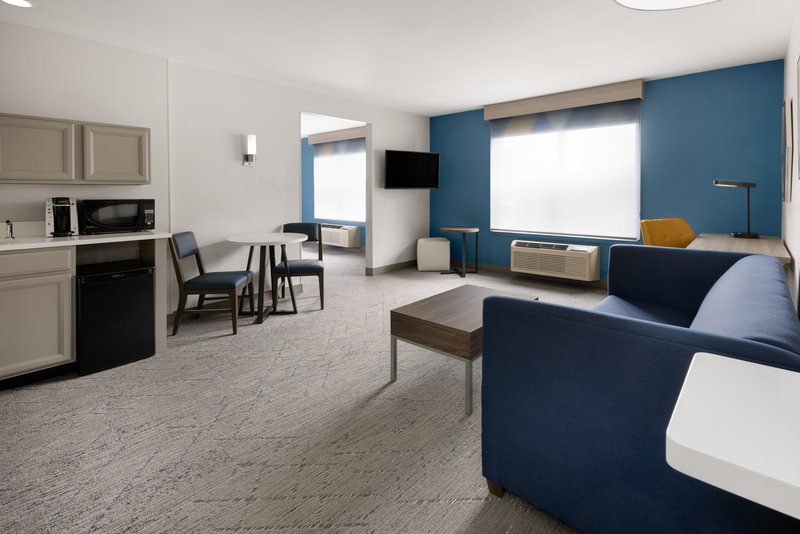 EXECUTIVE SUITE NONSMOKE