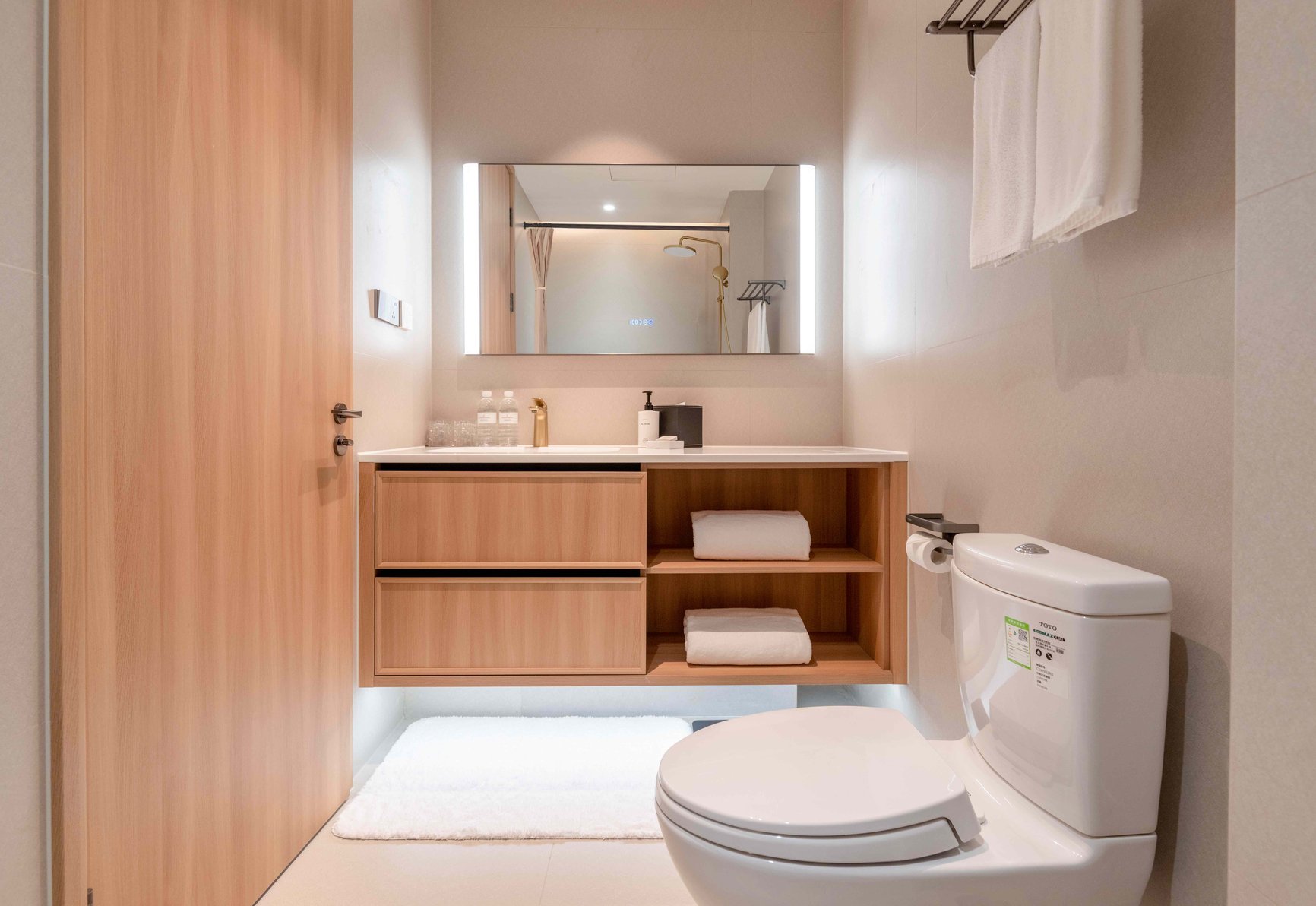 InterContinental Hotels SHANGHAI JING'AN SERVICED APT. by IHG Room Type - 1 King Classic Suzhou Creek View Kitchenette