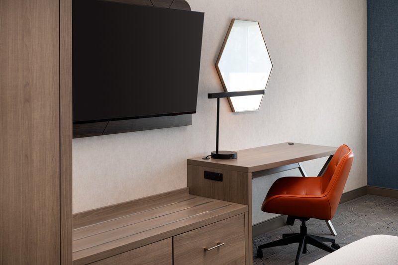 Holiday Inn Express and Suites Fresno Airport