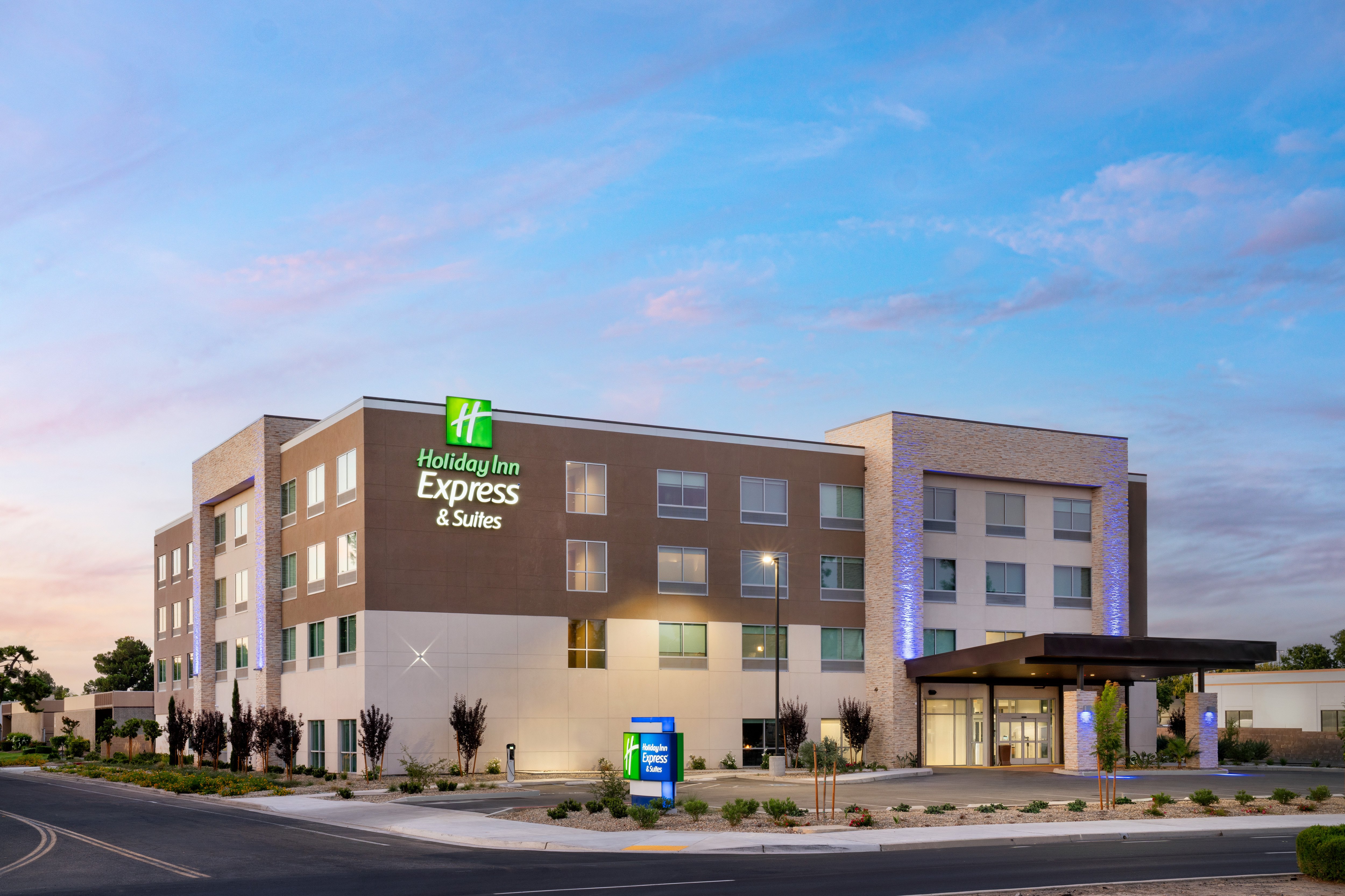 Holiday Inn Express & Suites Fresno Arpt