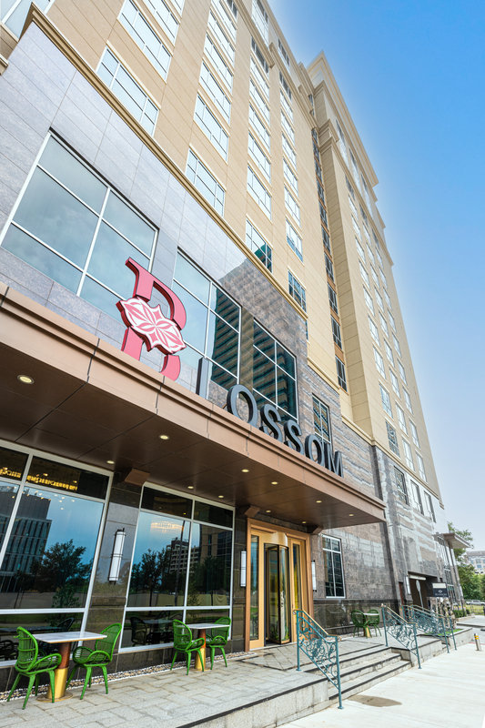Blossom Hotel Houston, Curio Collection by Hilton