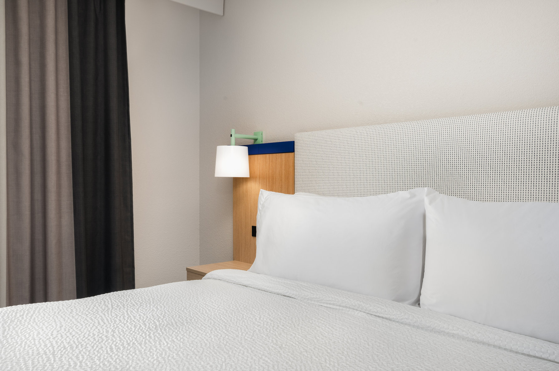 Garner Hotel EVANSVILLE EAST by IHG Room Type - 1 King Premium