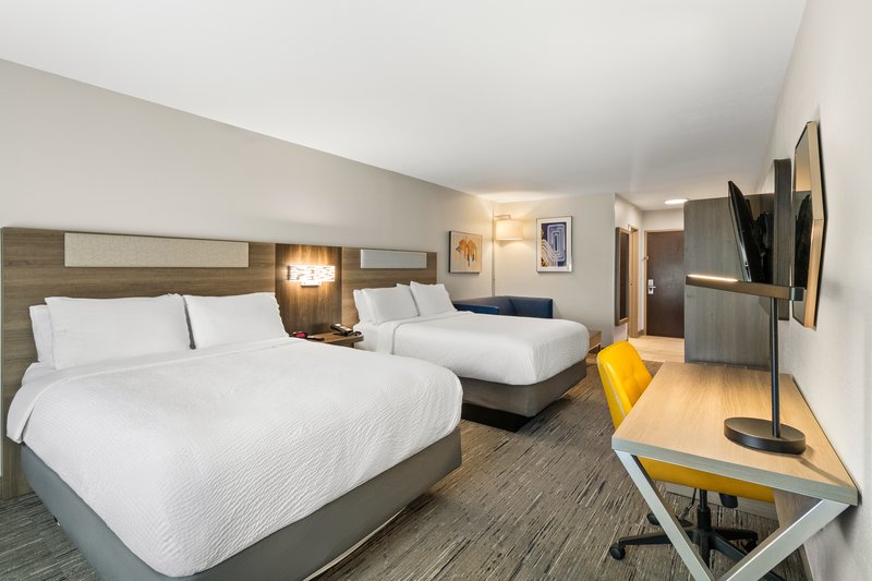 Holiday Inn Express Hotel & Suites FAIRMONT