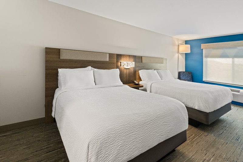 Holiday Inn Express Hotel & Suites FAIRMONT
