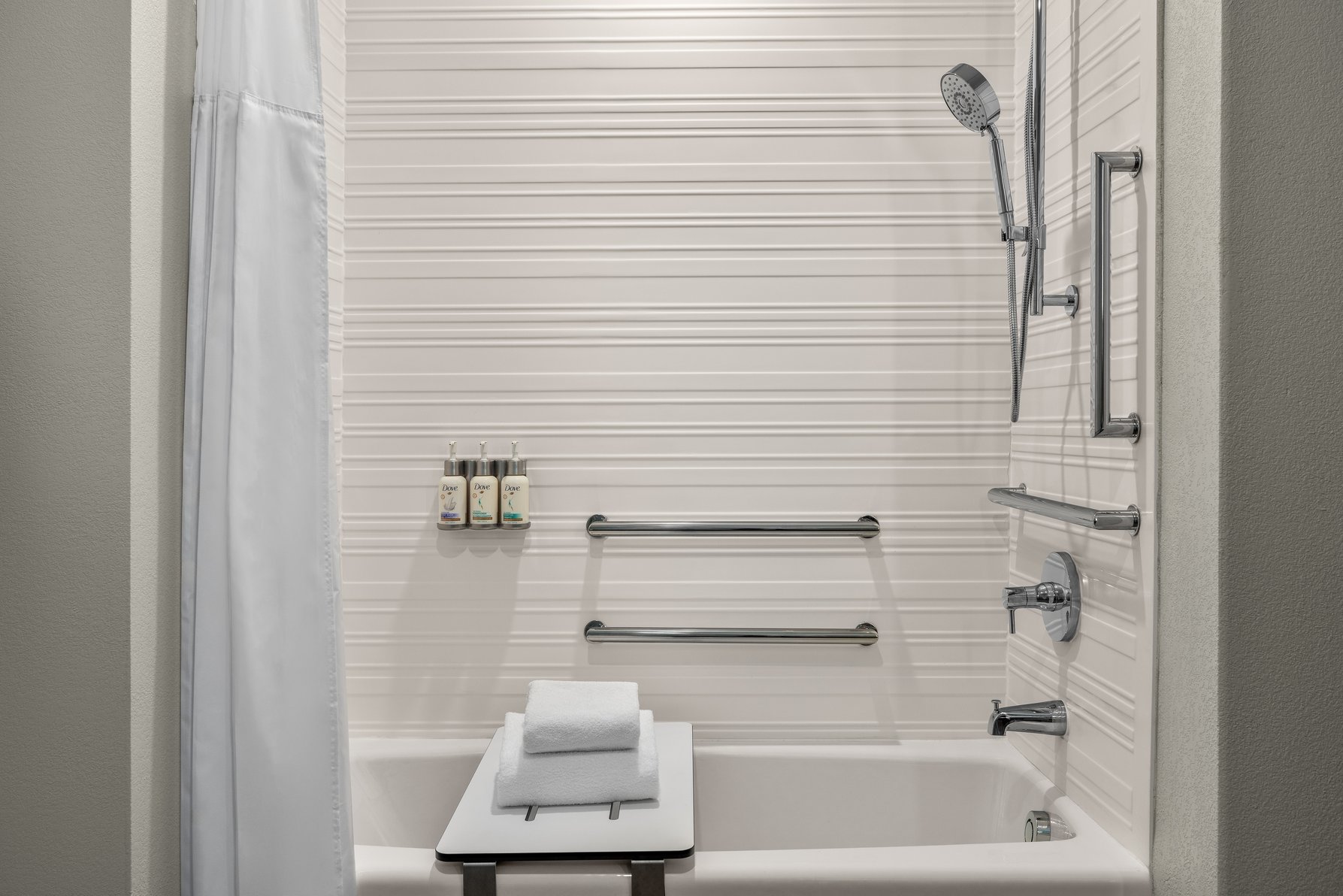 avid hotel EL PASO EAST by IHG Room Type - 1 King Standard Mobility Accessible Tub